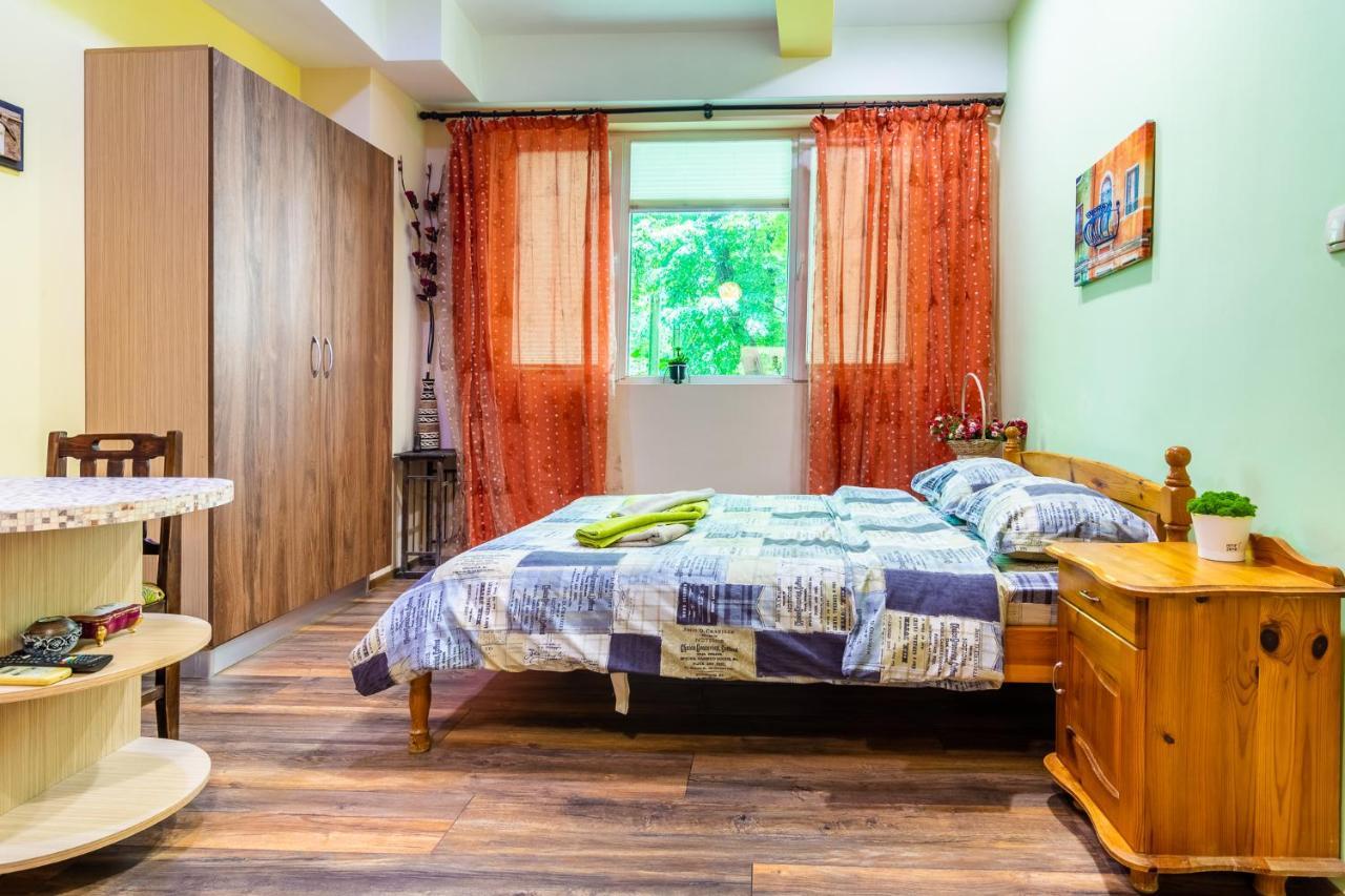 Barcelona Colorful Central Studio W Green Backyard Sofia Luaran gambar
