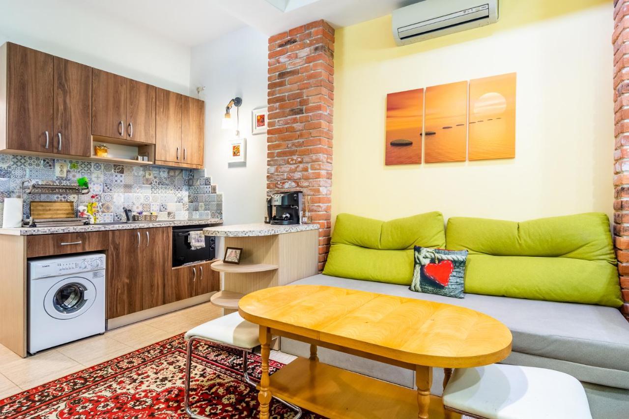 Barcelona Colorful Central Studio W Green Backyard Sofia Luaran gambar